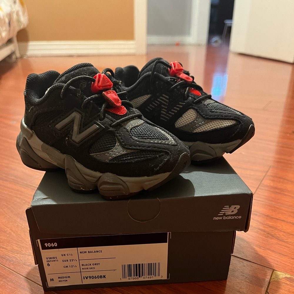New balance boys 9060